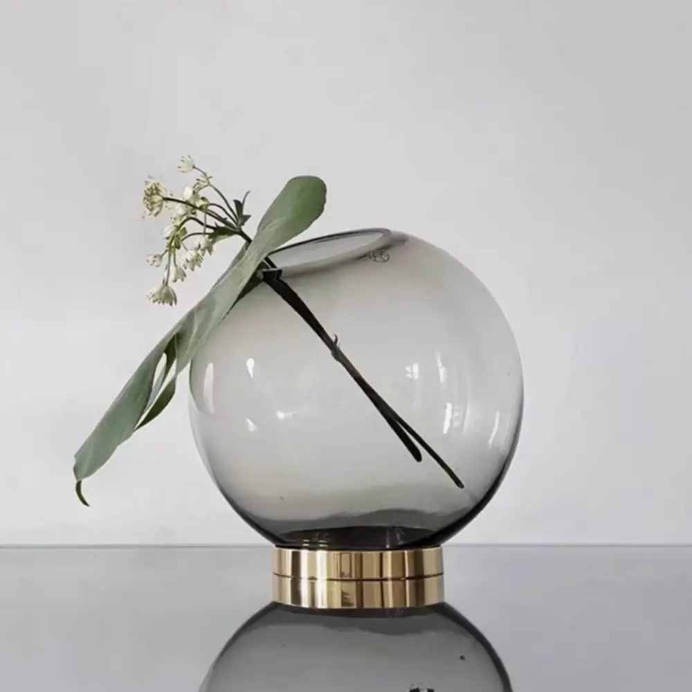 Vase boule en verre