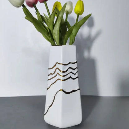 Vase doré et blanc