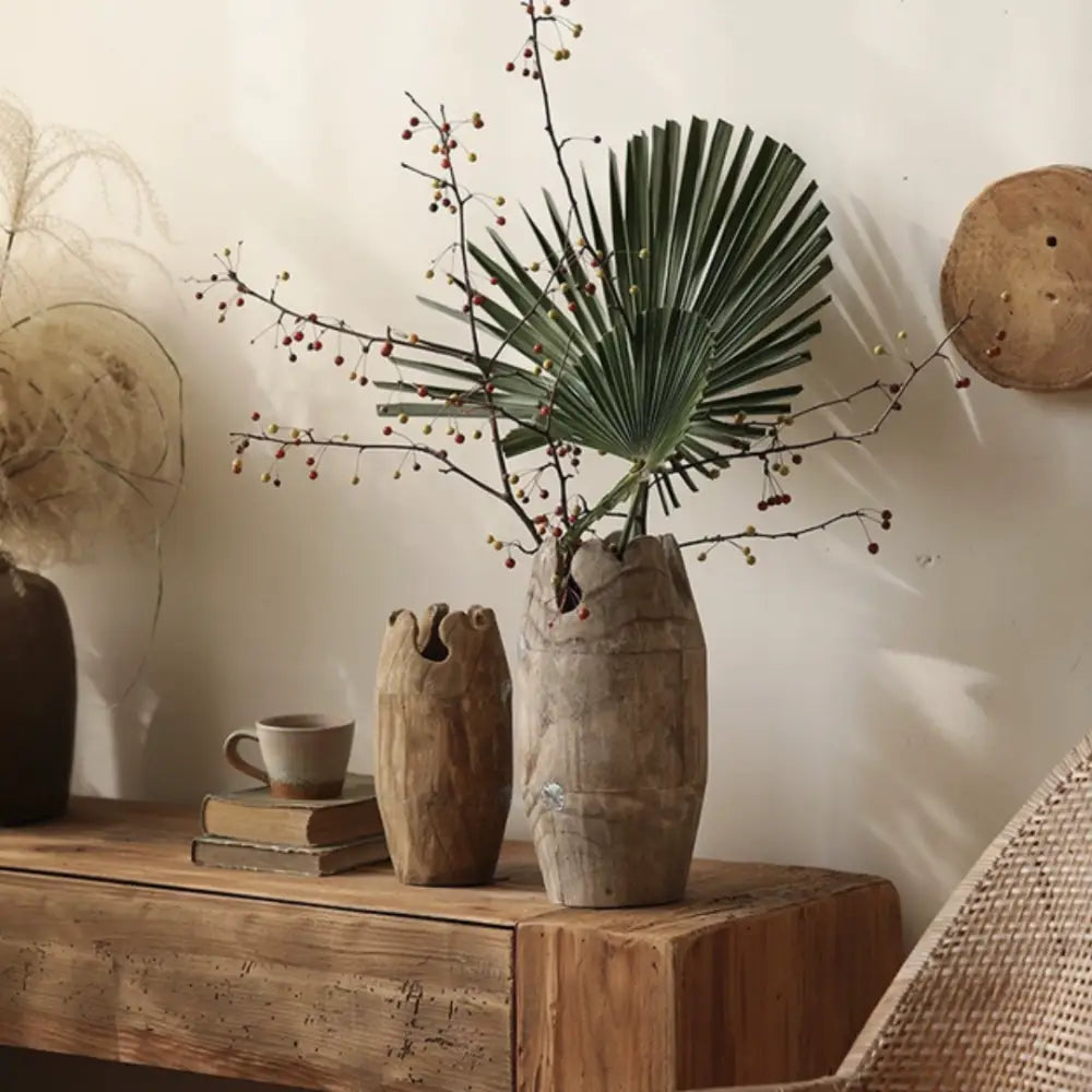 Vase en bois naturel