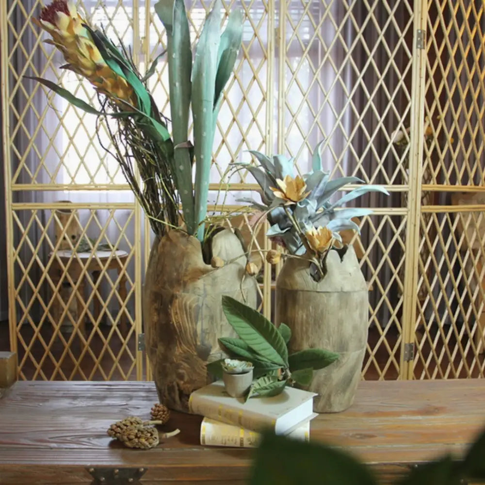 Vase en bois naturel