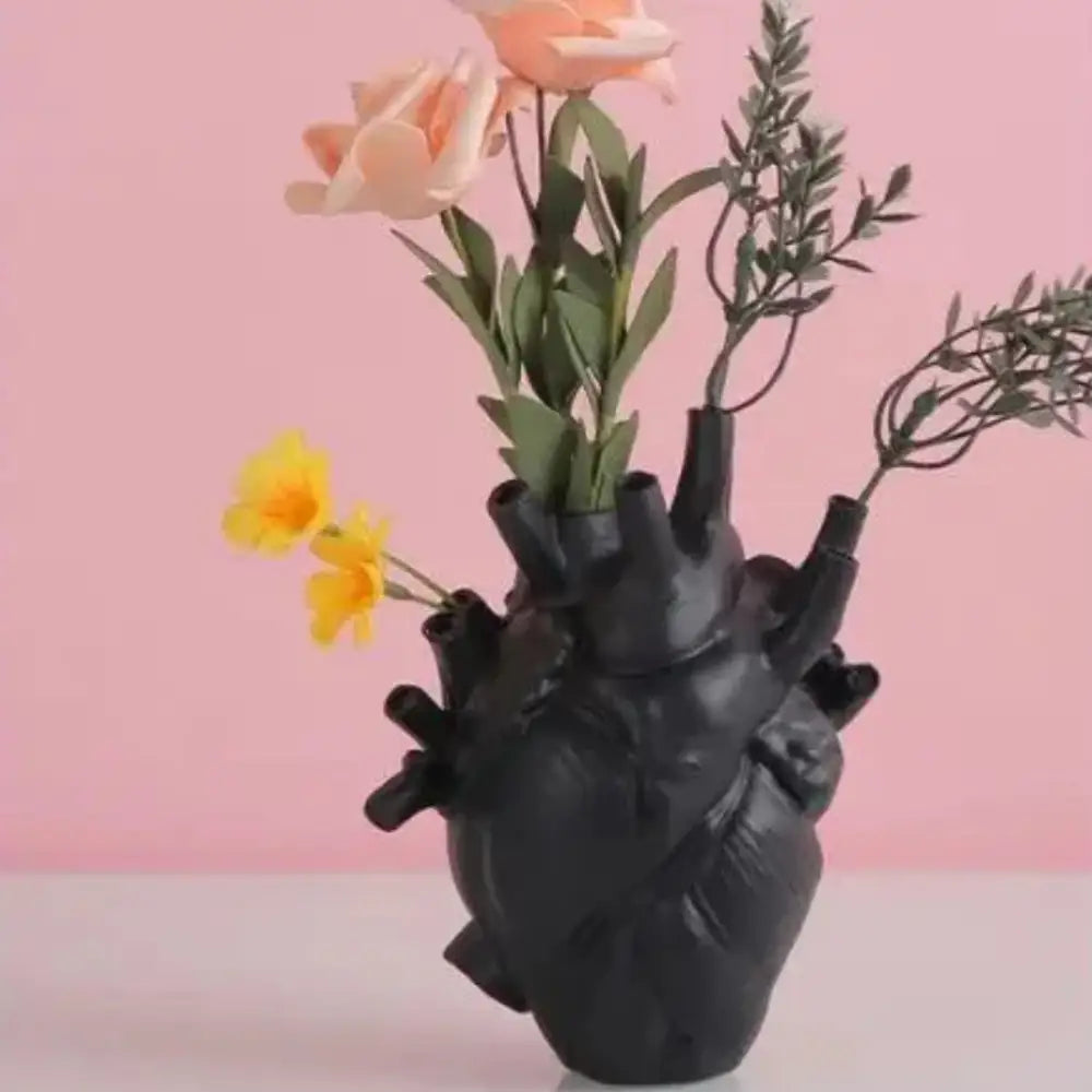 Vase en forme de coeur humain
