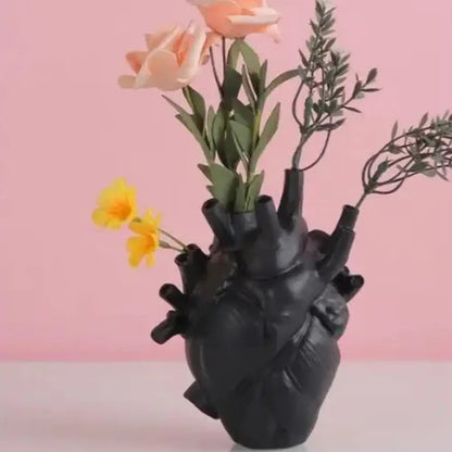 Vase en forme de coeur humain