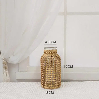 Vase en paille et verre