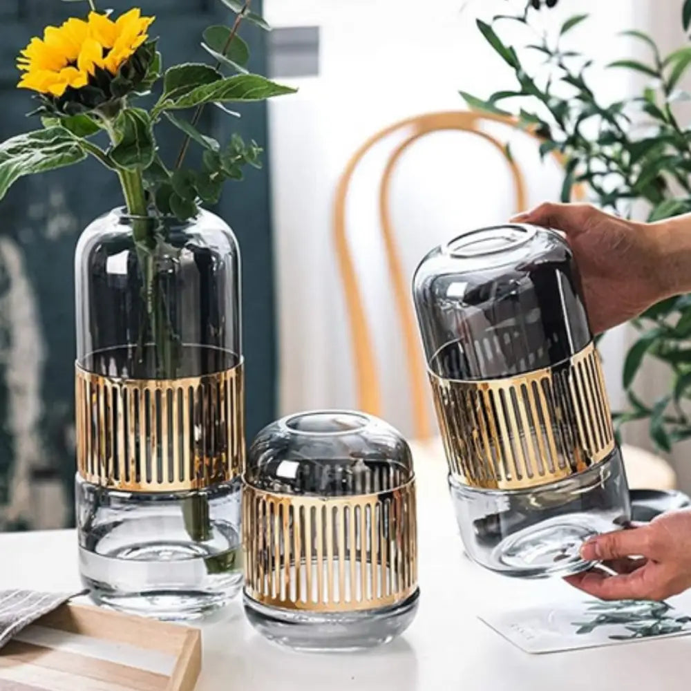 Vase en verre transparent