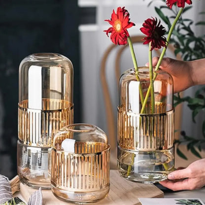 Vase en verre transparent