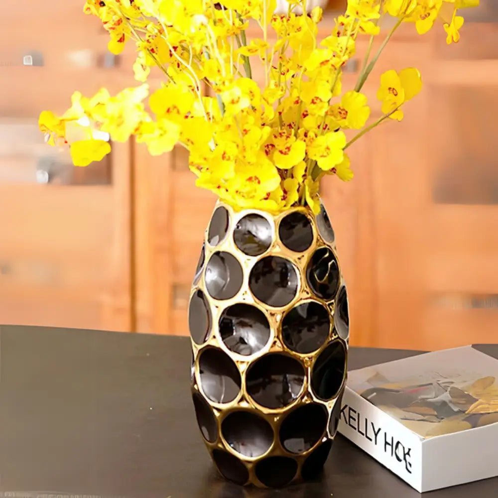 Vase noir doré