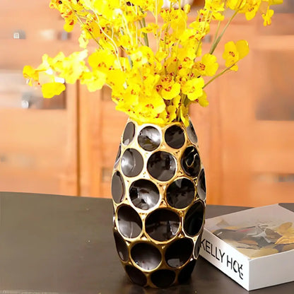 Vase noir doré