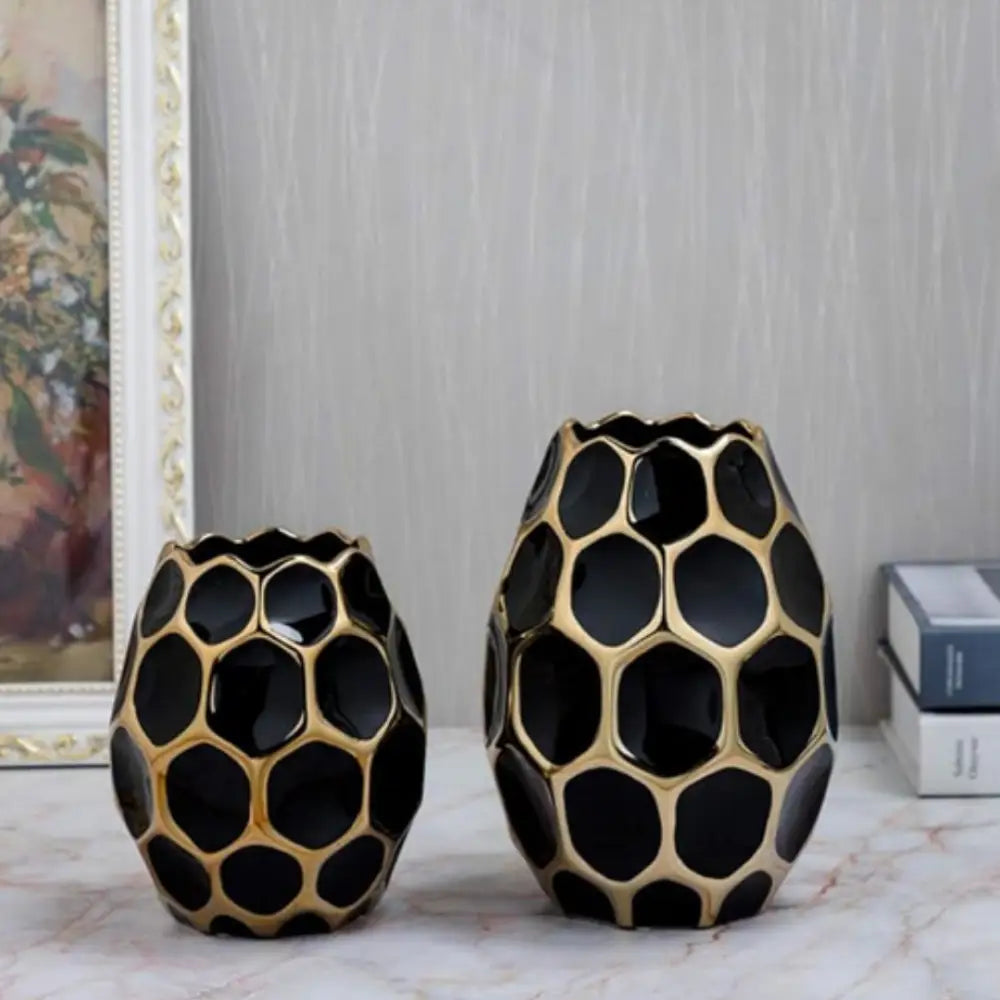 Vase noir doré