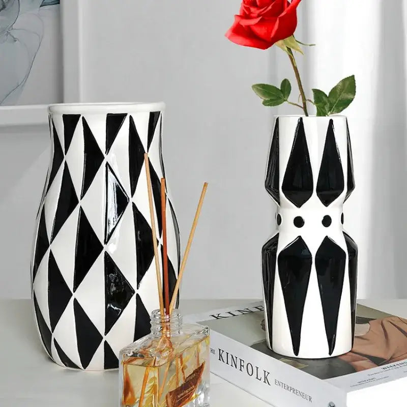 Vase noir et blanc