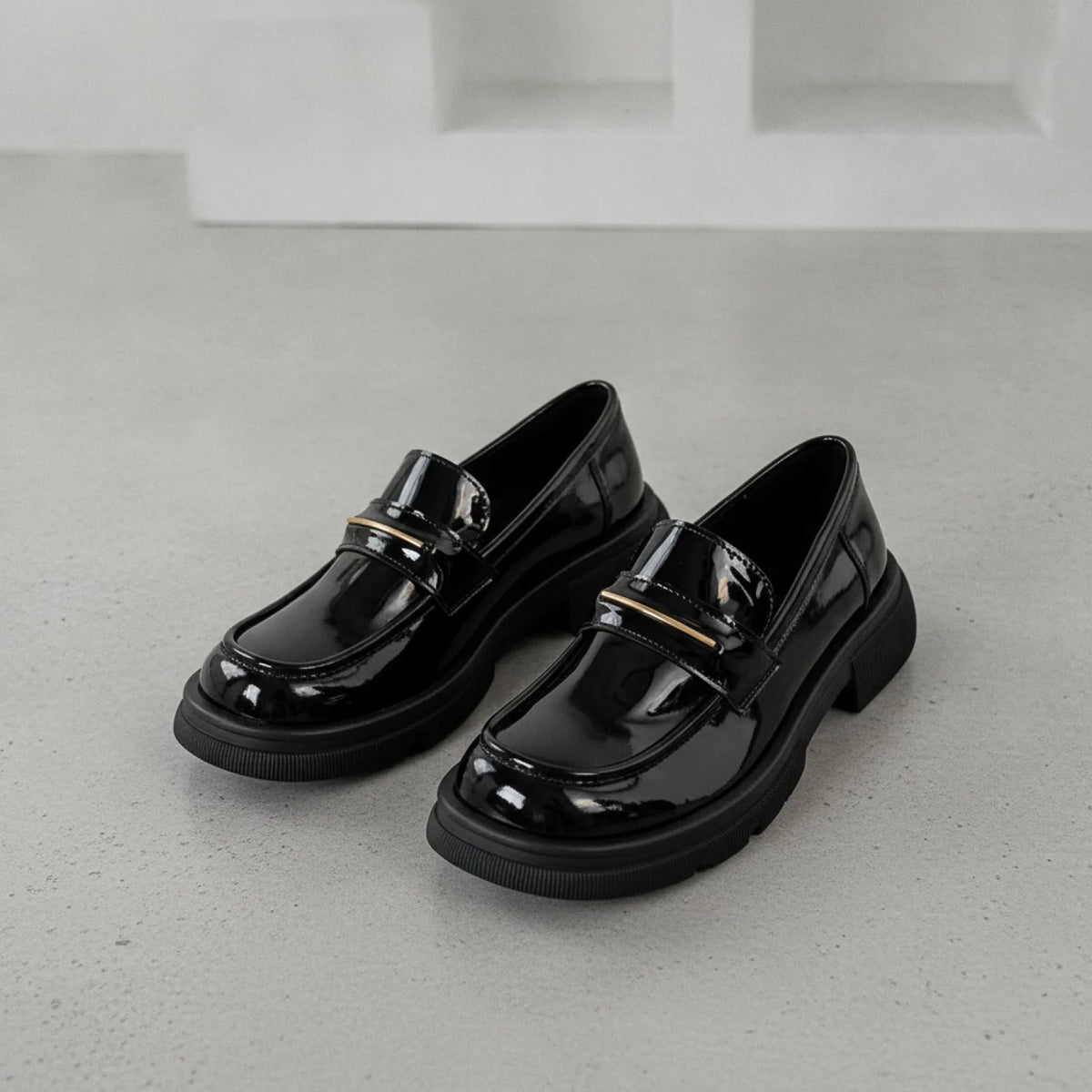 Vivo Mocassins Femme Noirs Vernis Synthétique Élégants